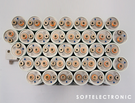 Cleaning Corrosion in the Battery of an Electric Vehicle.